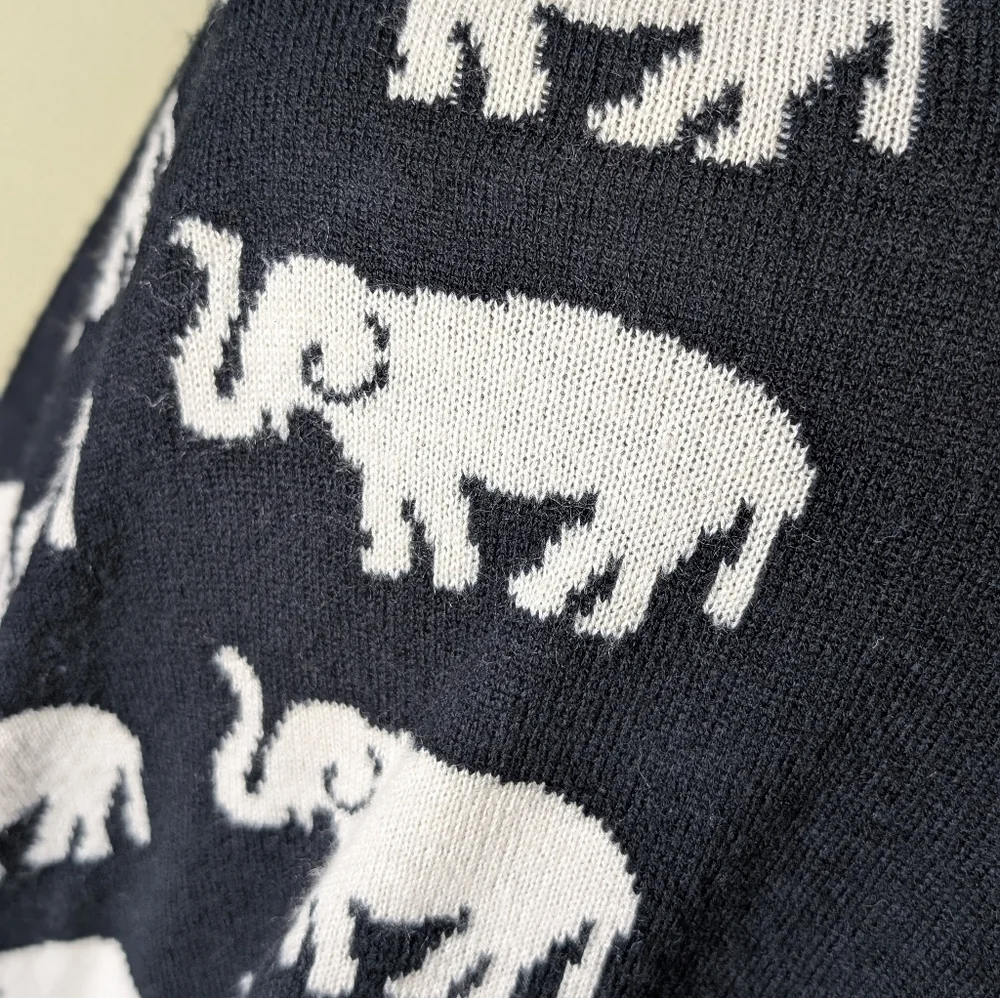 Black & Cream Elephant Pattern Boho Aztec Reversible Knit Sweater Wrap - Picture 6 of 16
